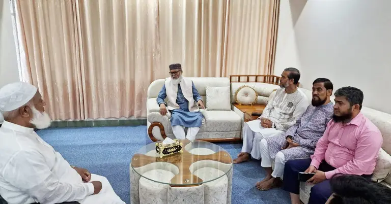 জামায়াতে ইসলামীর আমিরকে দেখতে ধর্ম উপদেষ্টা